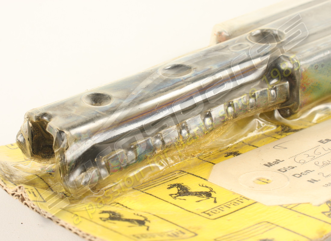new ferrari rh guide assembly. part number 63649200 (5)