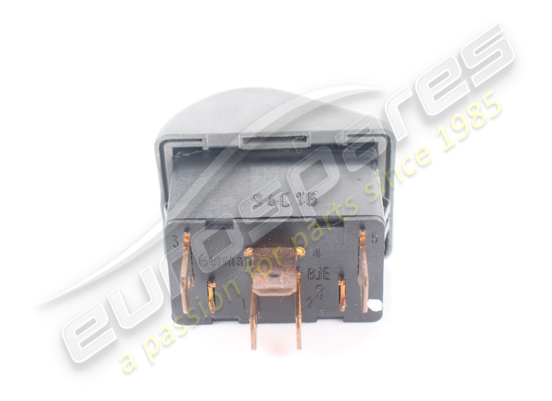 USED FERRARI SWITCH. PART NUMBER 153083 (3) used ferrari switch. part number 153083 (3)