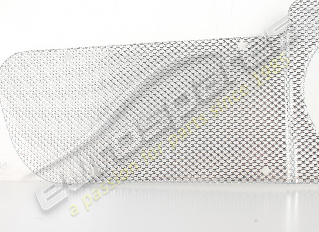 new ferrari rh rear grill -white lucid. part number 68965000 (2)