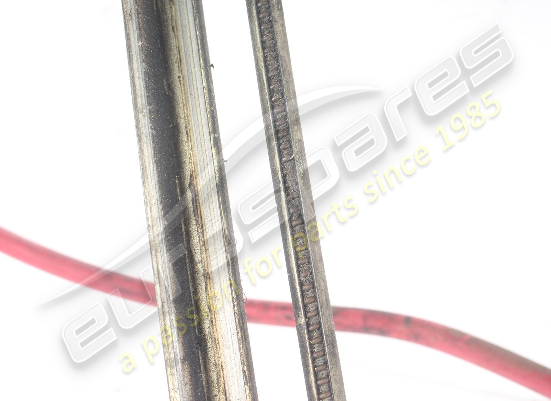 used ferrari rh window motor/lift assembly. part number 62107200 (4)