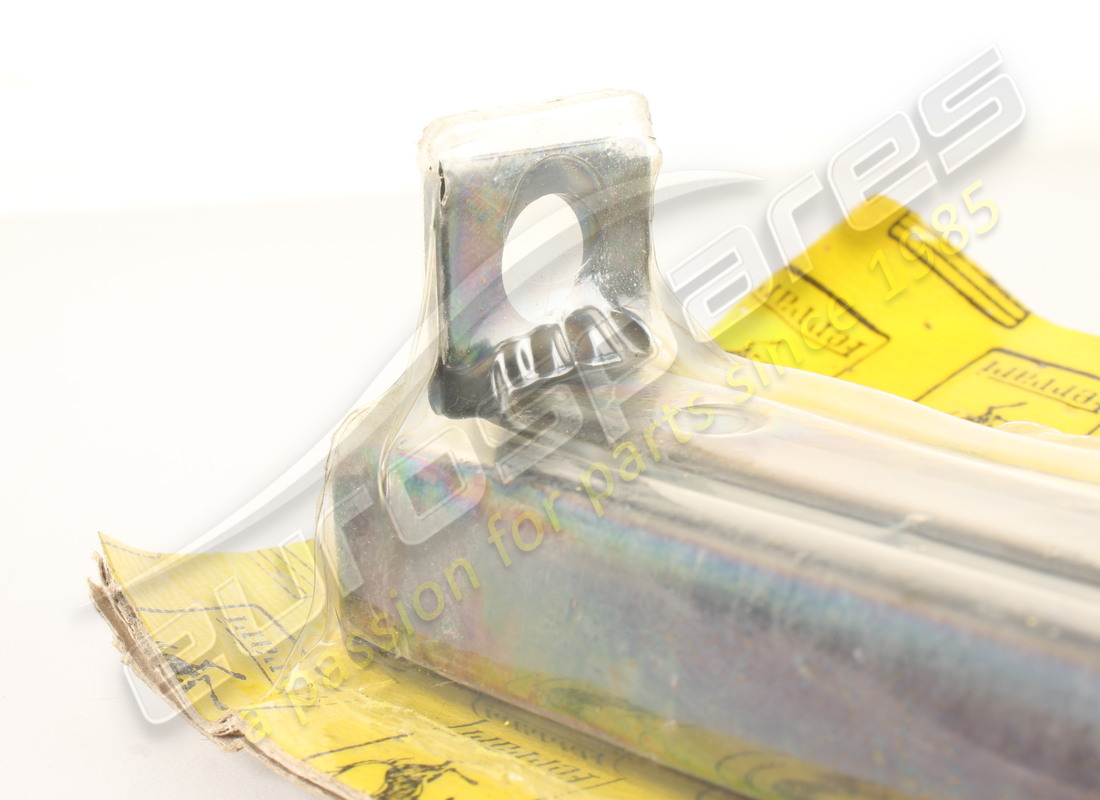 new ferrari rh guide assembly. part number 63649200 (4)