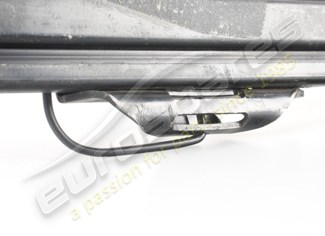 new ferrari lh seat guide. part number 61516700 (3)