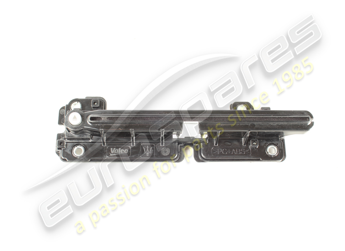used maserati eject ctr botton. part number 670020772 (2)