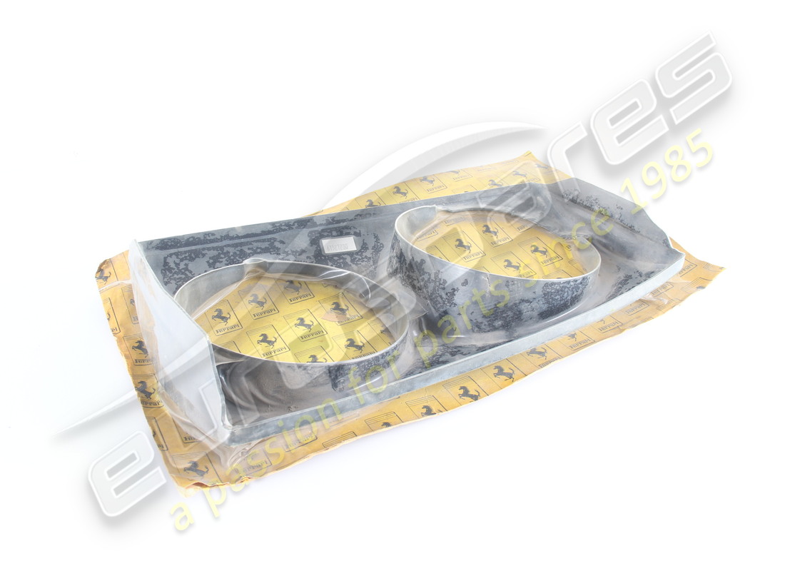 new ferrari rh head lamp surround. part number 61527200 (2)