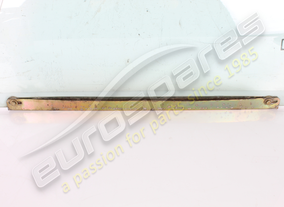 used ferrari lh door glass gts. part number 60162508 (3)