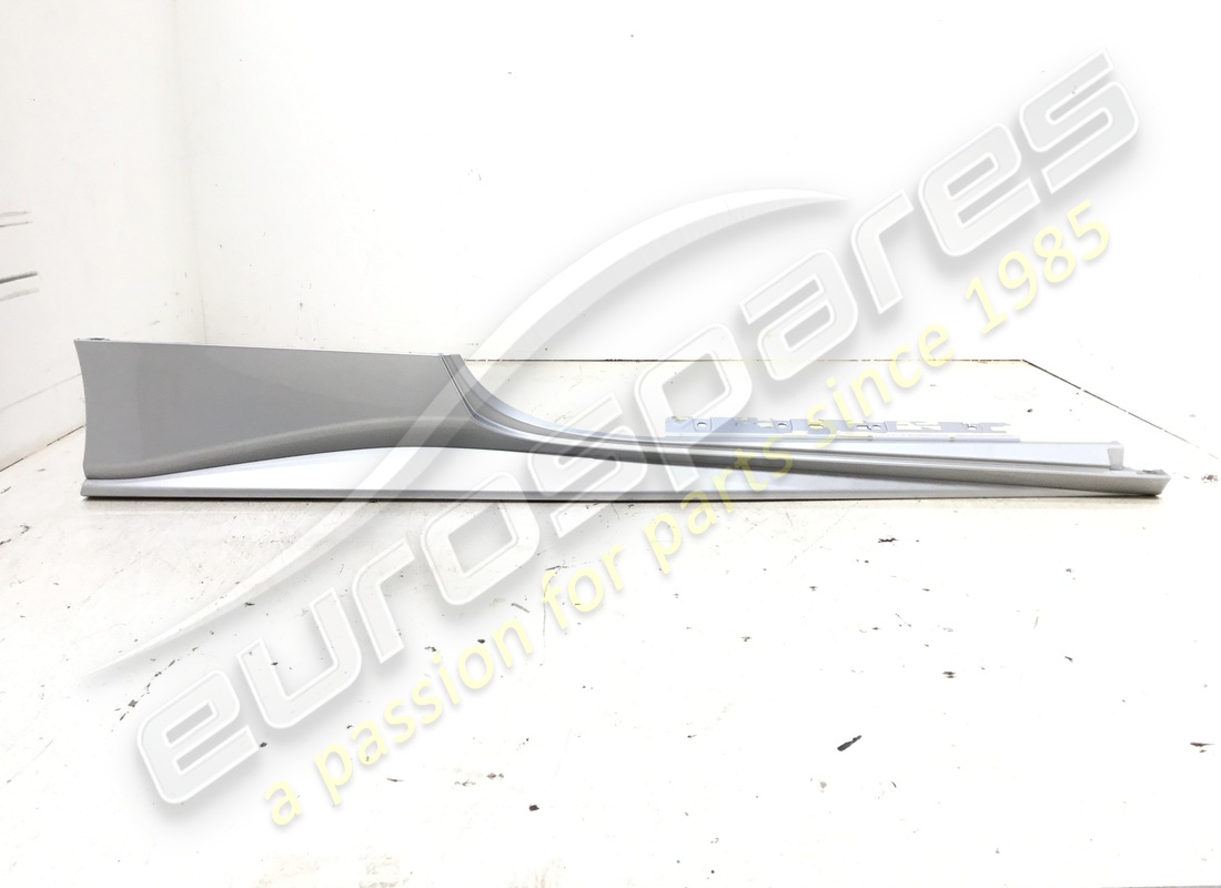 USED Ferrari RH UNDERDOOR TRIM . PART NUMBER 86612010 (1)