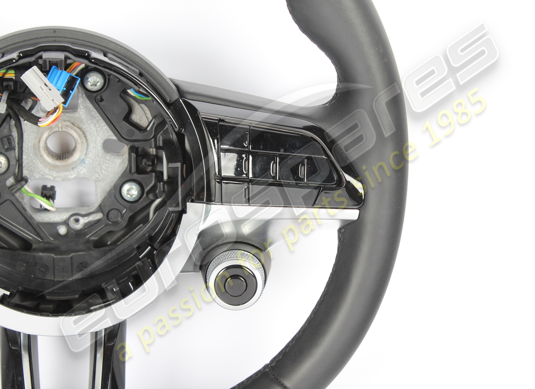 used maserati steering wheel. part number 670269839 (3)