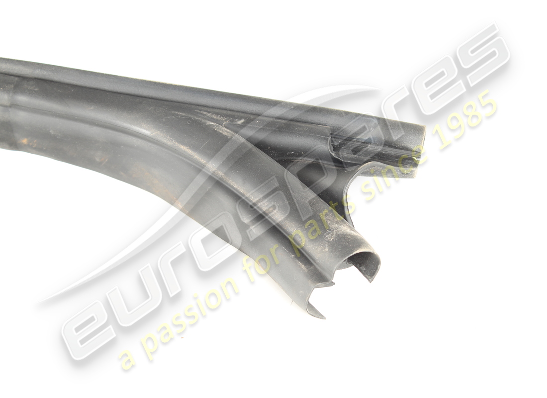 used ferrari rh door perimeter seal. part number 81951400 (3)