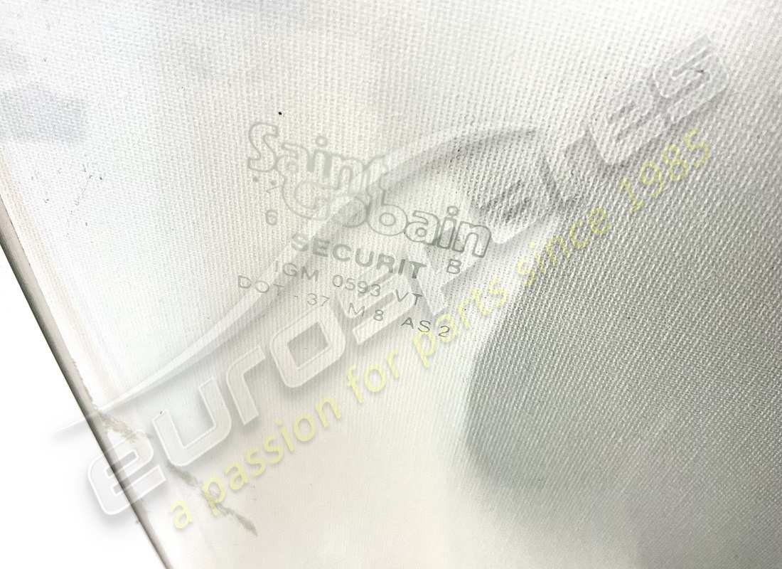 new (other) ferrari rh door glass tinted. part number 2573055200 (2)