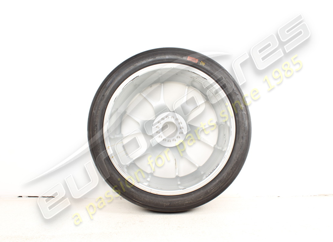 damaged ferrari front wheel. part number 341319 (2)