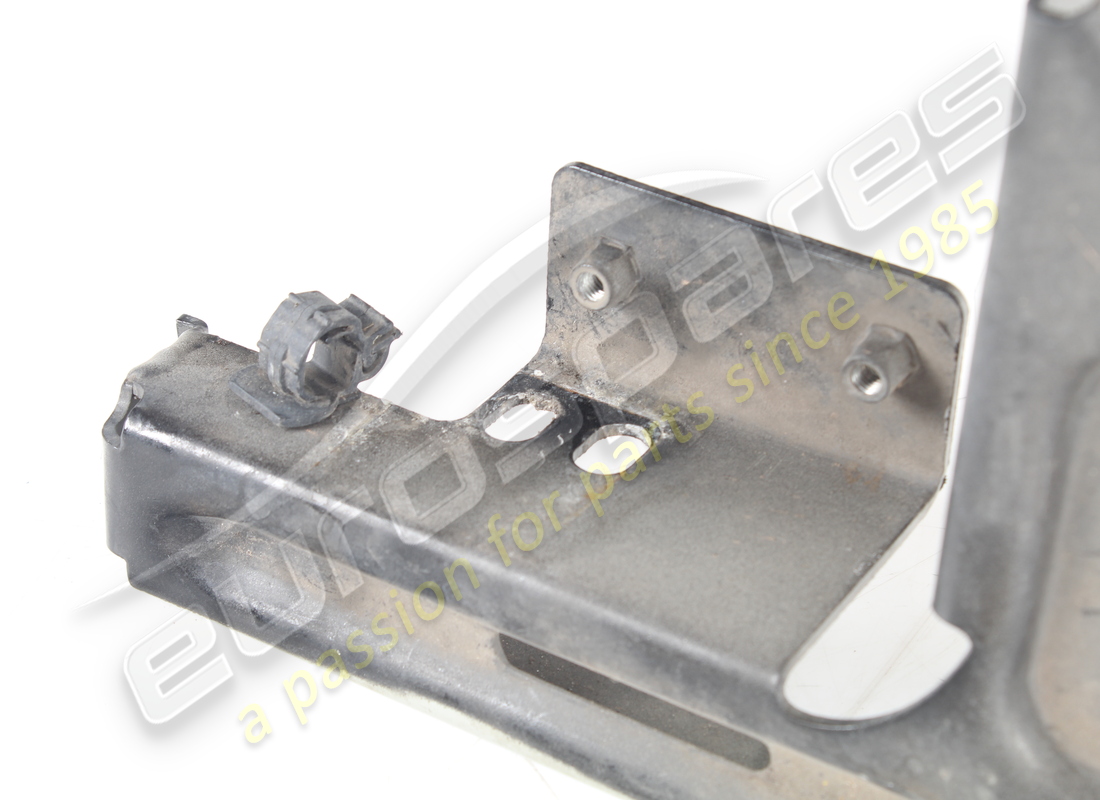used ferrari complete lower mount for rh front. part number 85270700 (2)