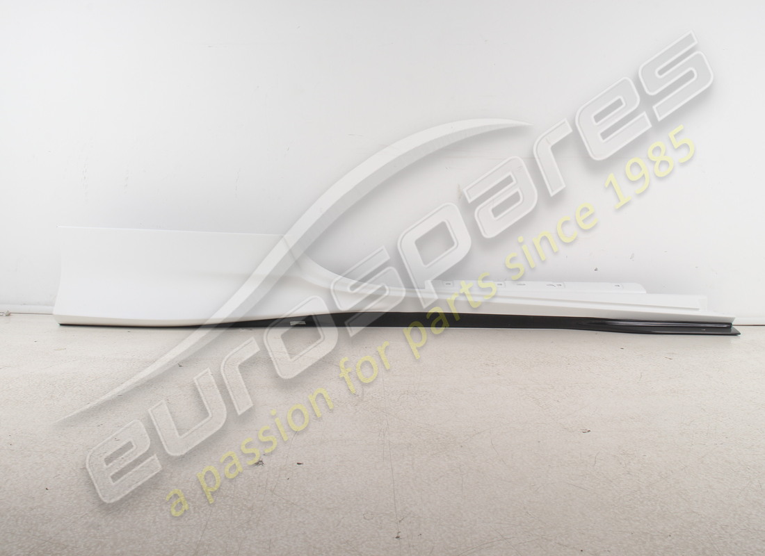 NEW (OTHER) Ferrari COMPLETE RH UNDERDOOR TRIM . PART NUMBER 985881797 (1)