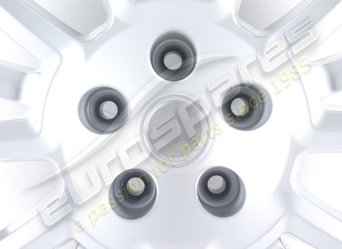 new maserati rear wheel. part number 82126806 (2)