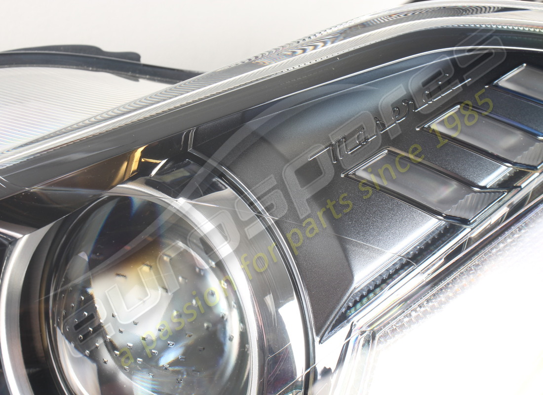 new maserati lh headlight. part number 670215130 (2)
