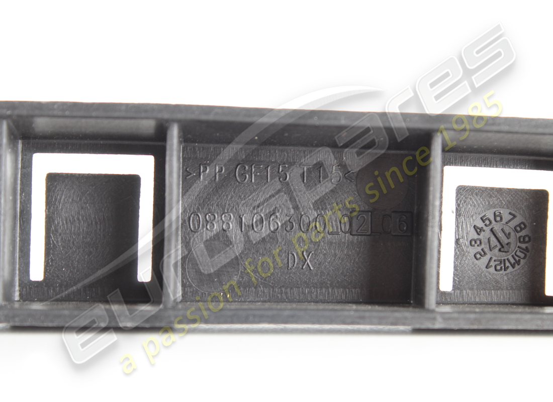 new ferrari rh lateral rear bumper mount. part number 88106300 (5)