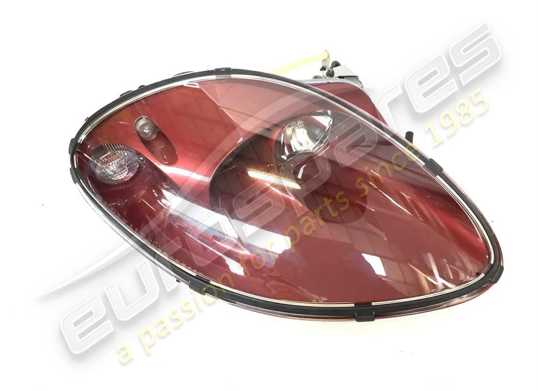 new ferrari rh headlamp assembly (rhd - rosso fiorano). part number 72001376 (1)