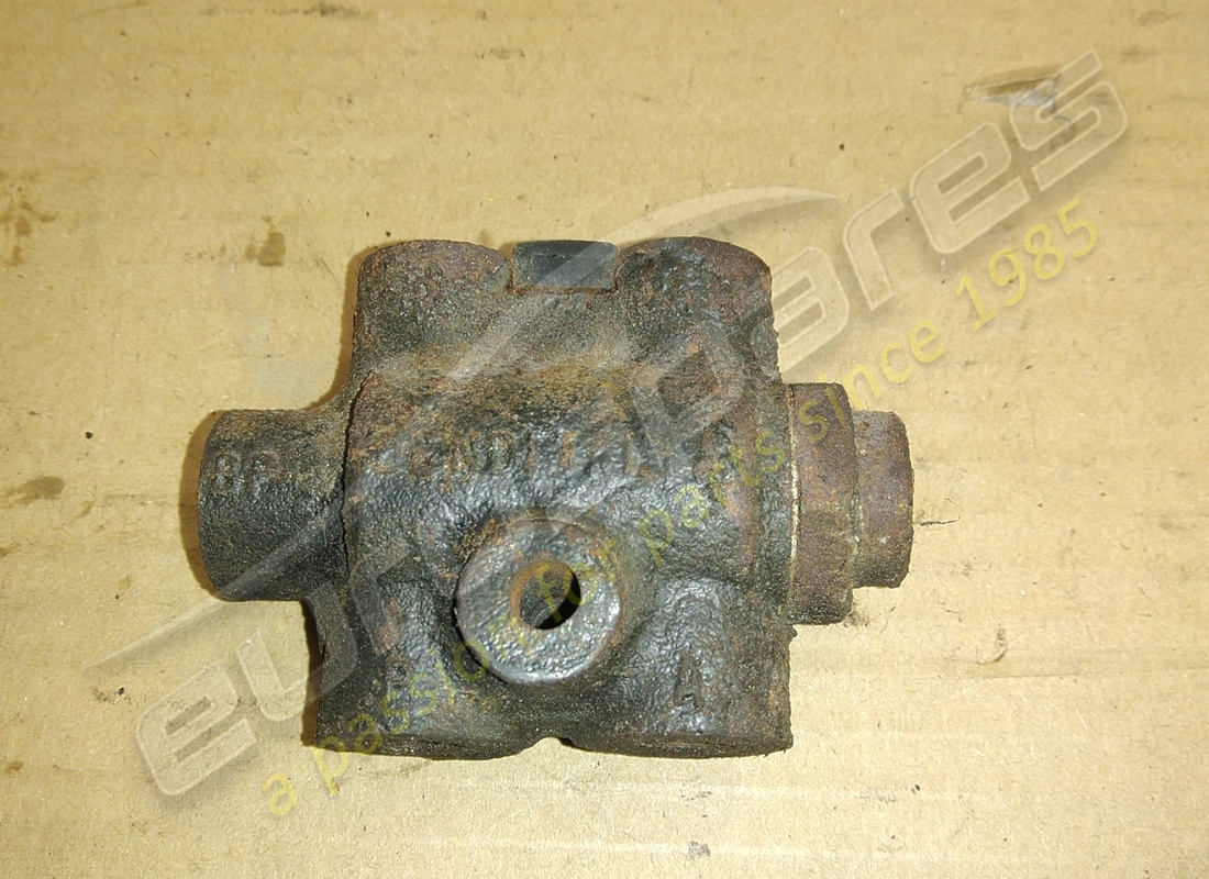 used ferrari brake indicator valve. part number 127757 (1)
