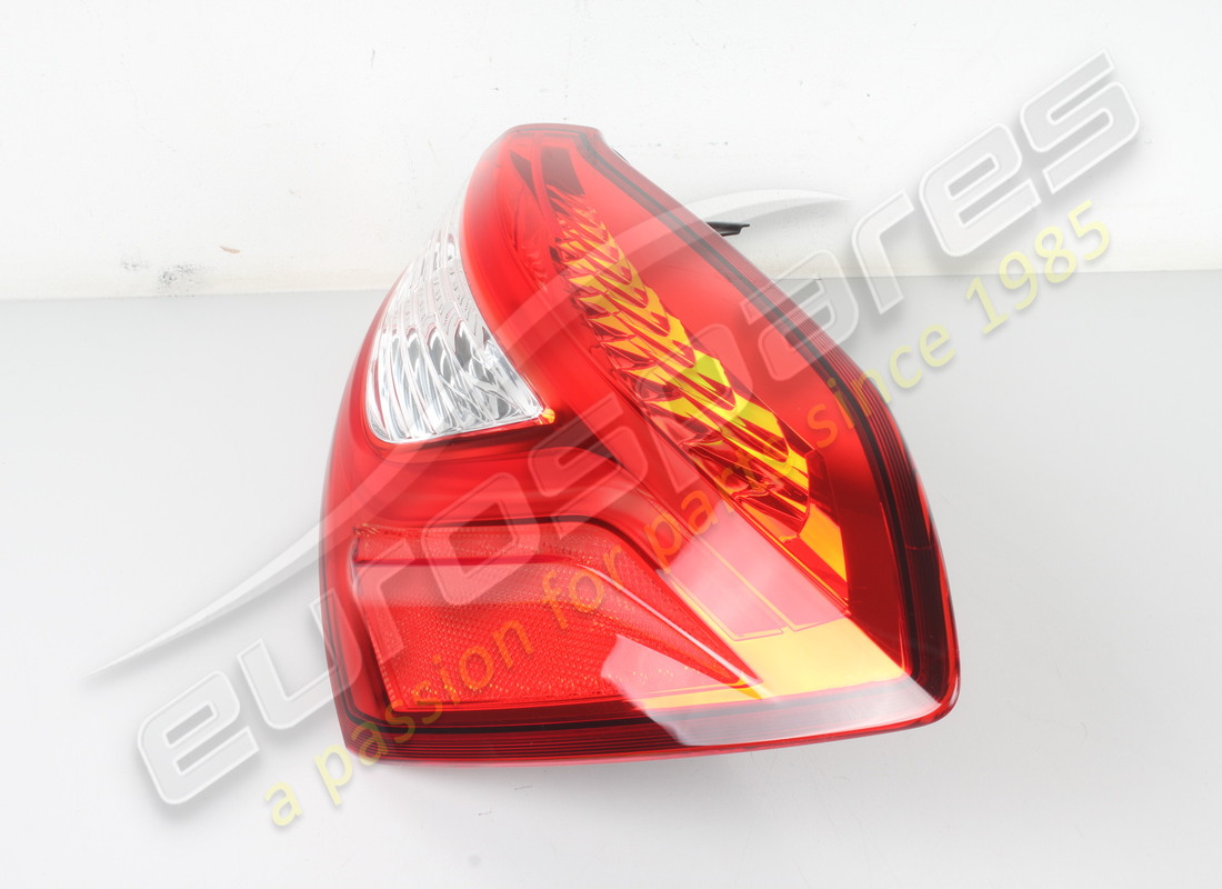 new oe rh rear outer light. part number 670107148 (2)