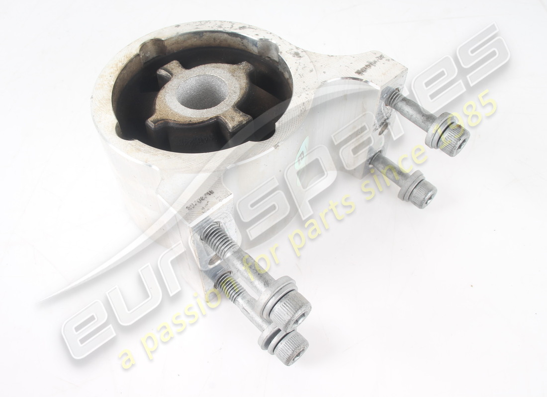 USED Ferrari COMPLETE RH BUSHING MOUNT . PART NUMBER 319484 (1) USED Ferrari COMPLETE RH BUSHING MOUNT . PART NUMBER 319484 (1)