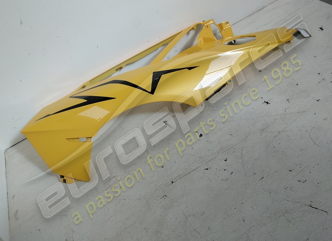 DAMAGED Lamborghini COVER,FENDER . PART NUMBER 470854960L (1)