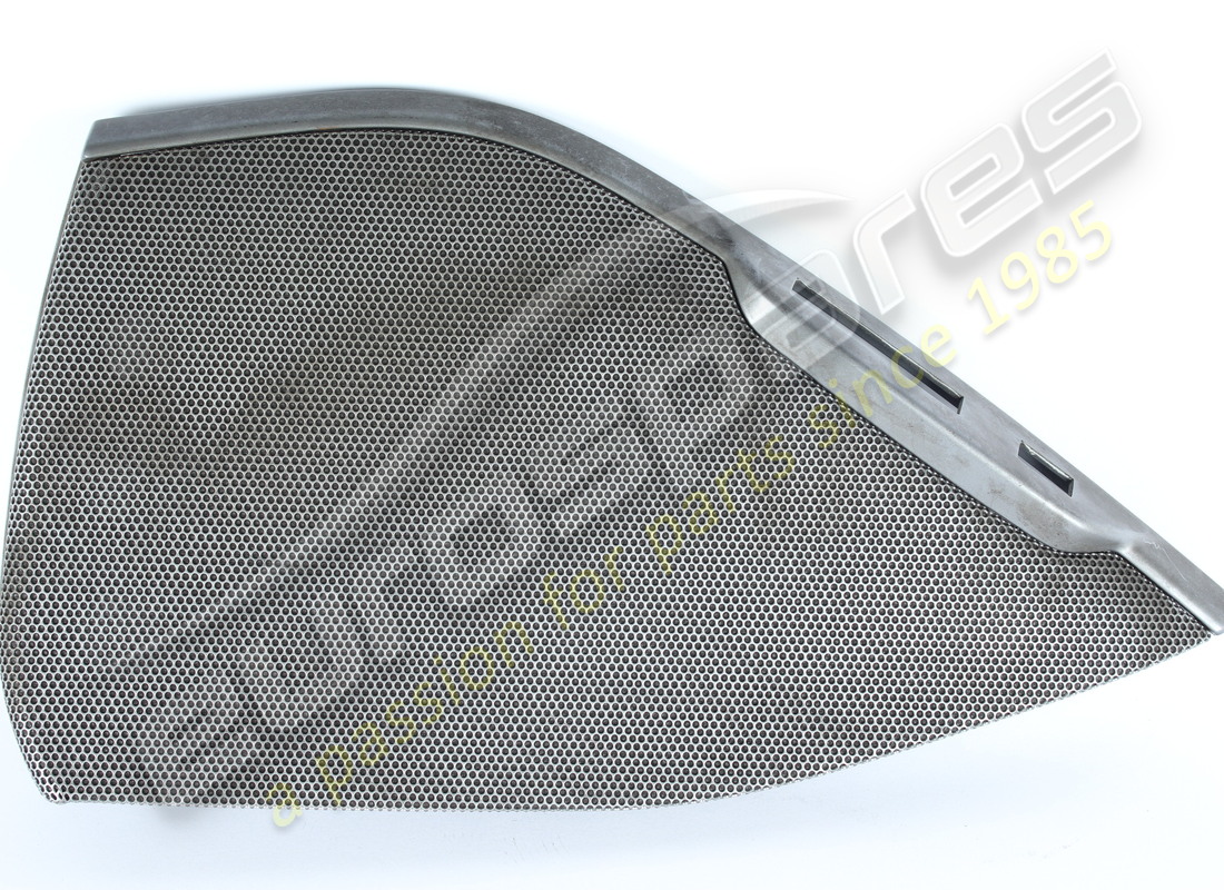 damaged ferrari rh woofer grille. part number 89357200 (3)