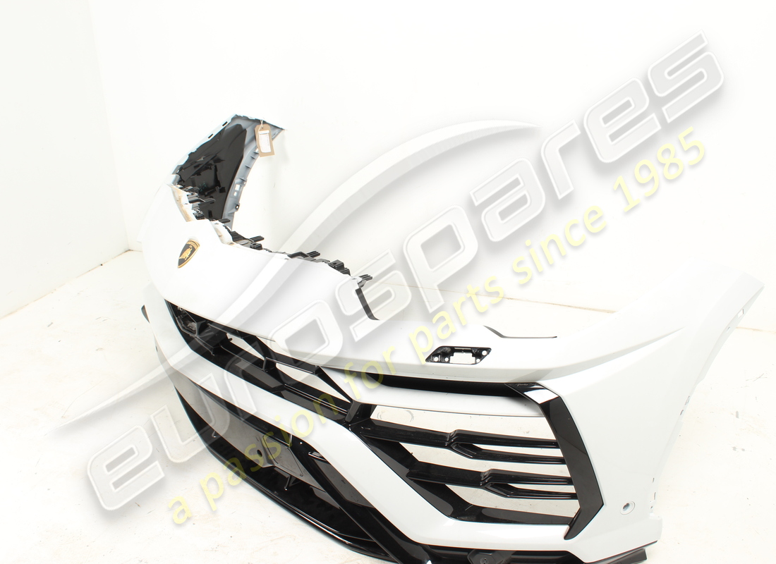 used lamborghini complete front bumper. part number eap1425706 (2)