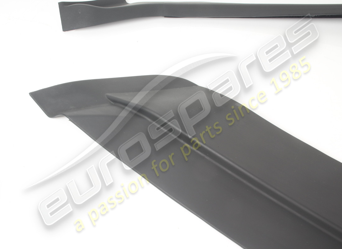 used ferrari guarnizione cofano anteriore. part number 918907 (3)