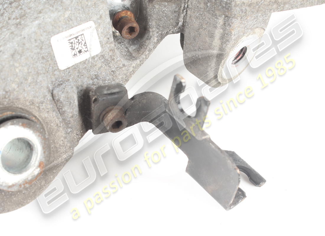 used maserati complete rh rear hub holder. part number 670036903 (6)