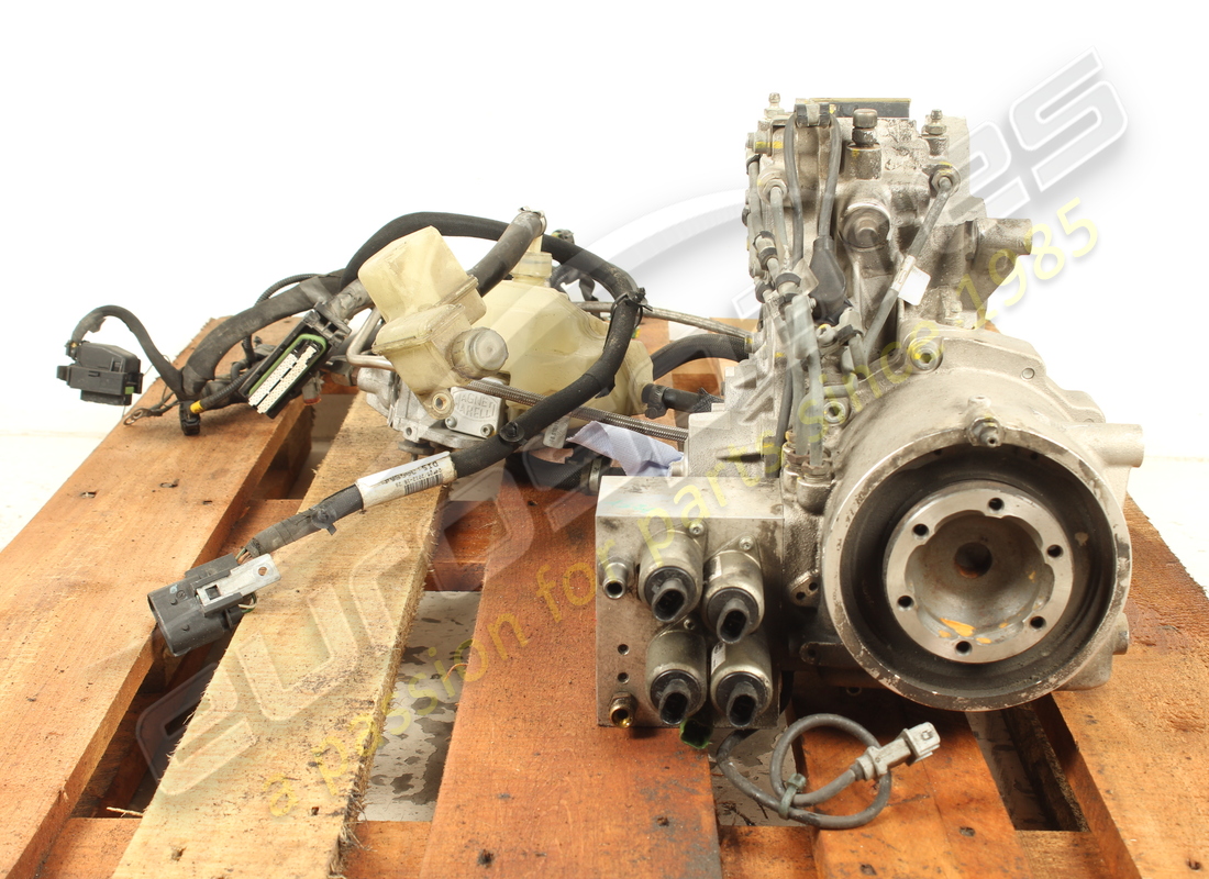 DAMAGED Ferrari POWER TAKE OFF UNIT . PART NUMBER 305902 (1)