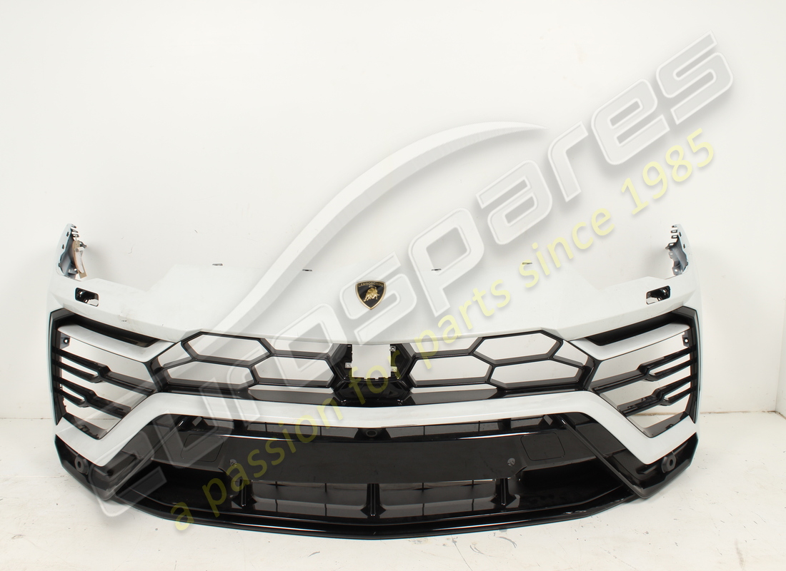 USED Lamborghini COMPLETE FRONT BUMPER . PART NUMBER EAP1425706 (1)