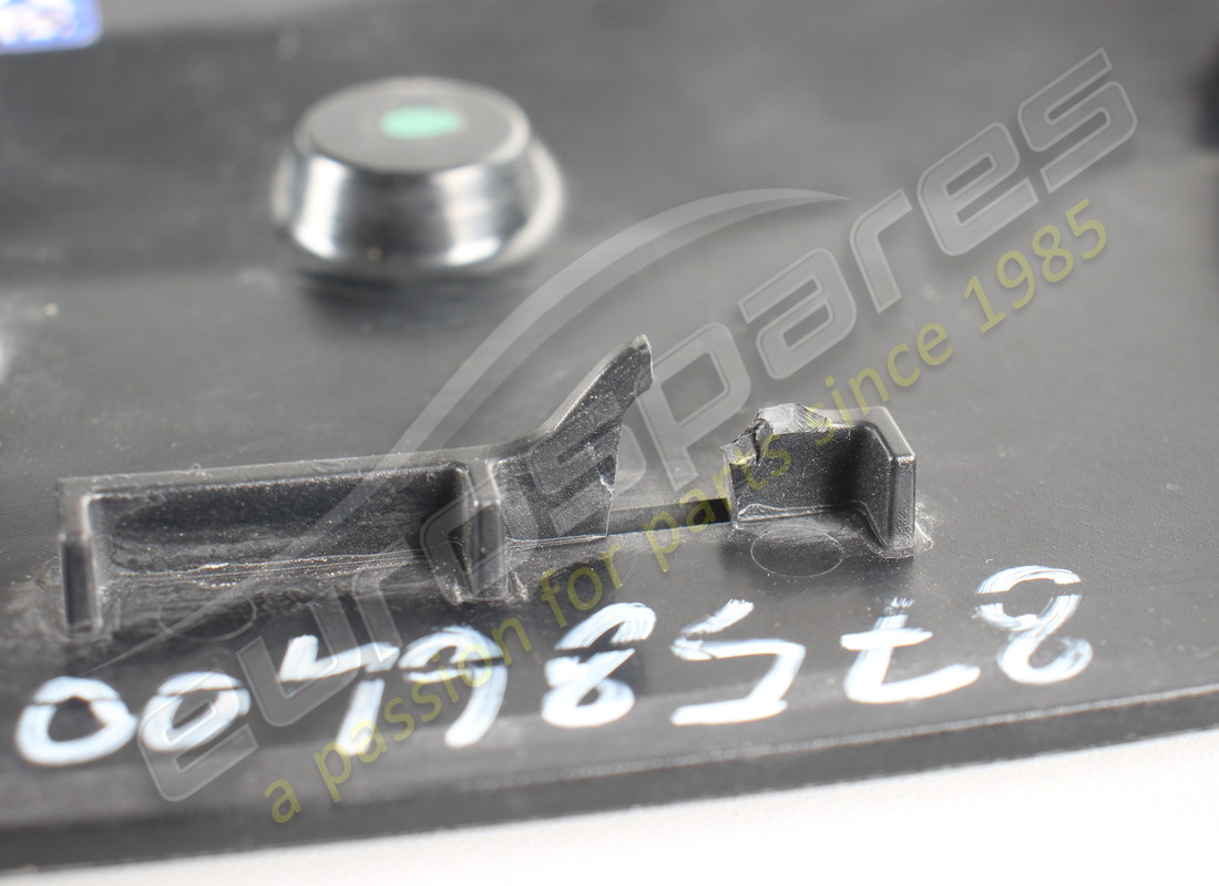 damaged ferrari lh cosmetic strip. part number 87586400 (3)
