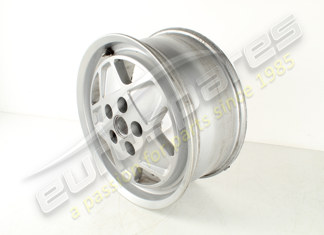 USED FERRARI ROAD WHEEL FRONT 3.2 MQV. PART NUMBER 127465 (4) used ferrari road wheel front 3.2 mqv. part number 127465 (4)