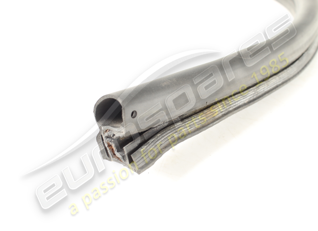 USED FERRARI LOWER SEAL. PART NUMBER 83987400 (3) used ferrari lower seal. part number 83987400 (3)