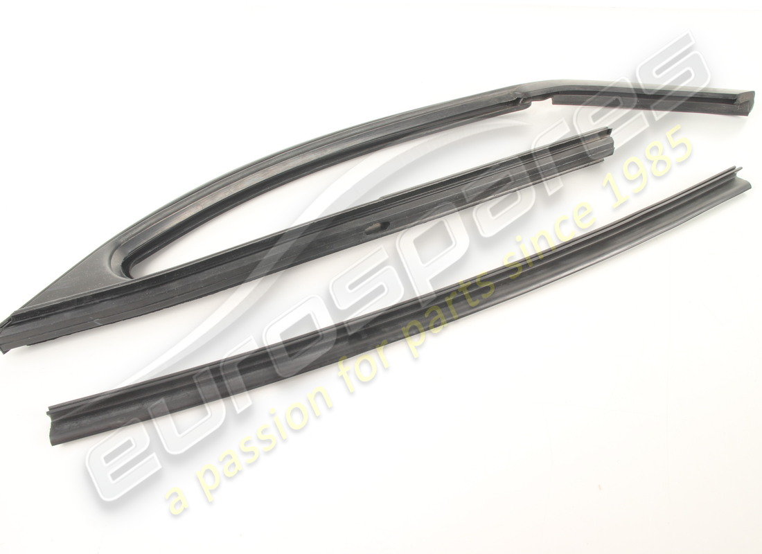 NEW Eurospares RH FRONT QUARTER GLASS RUBBER . PART NUMBER 20065009A (1)