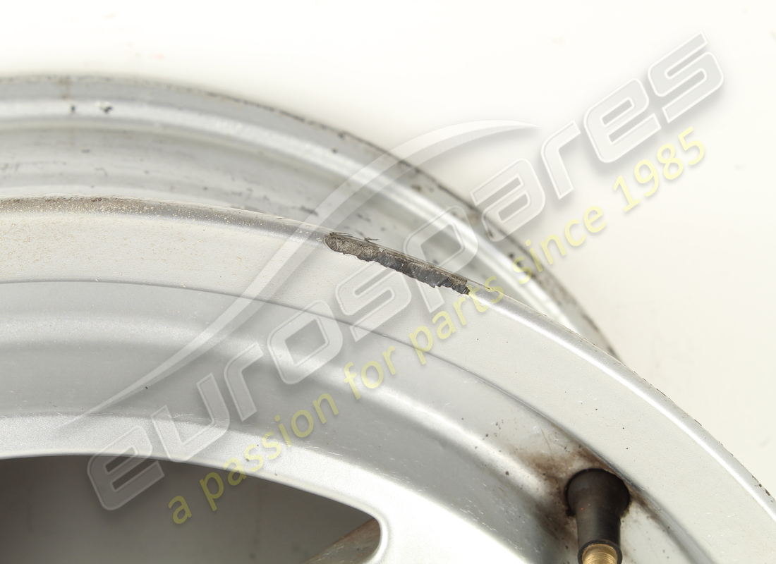 used ferrari road wheel front 3.2 mqv. part number 127465 (4)