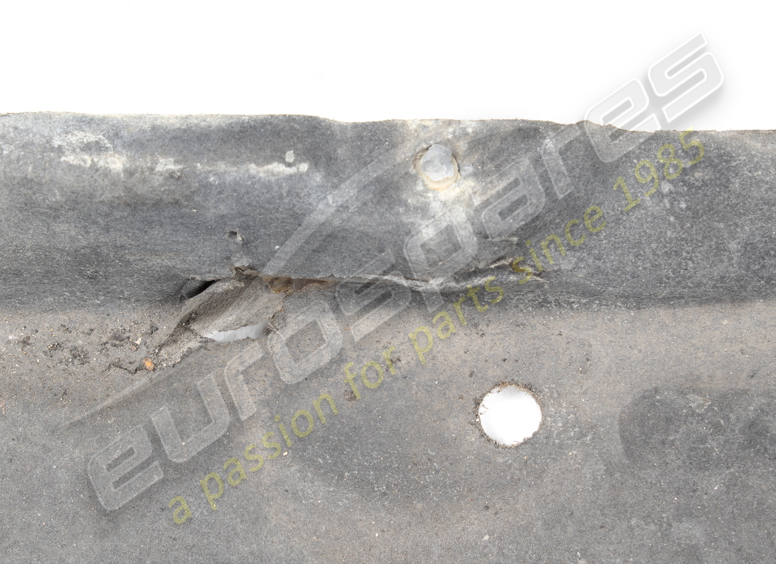 damaged lamborghini undertray. part number 4m0825205l (2)