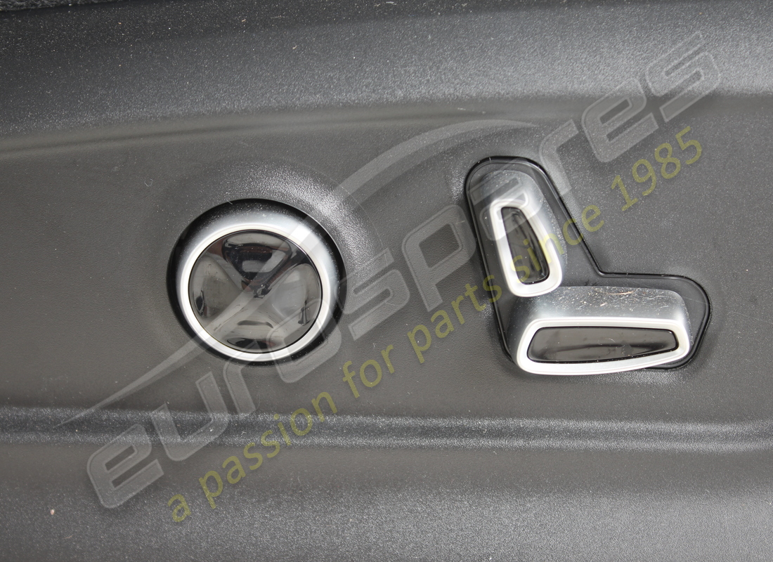 damaged maserati front rh seat assembly. part number 670207074 (4)