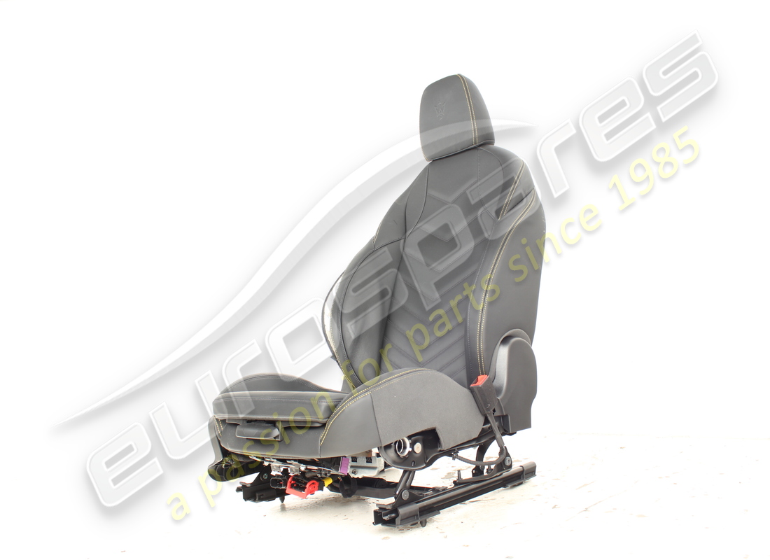 damaged maserati front rh seat assembly. part number 670207074 (3)