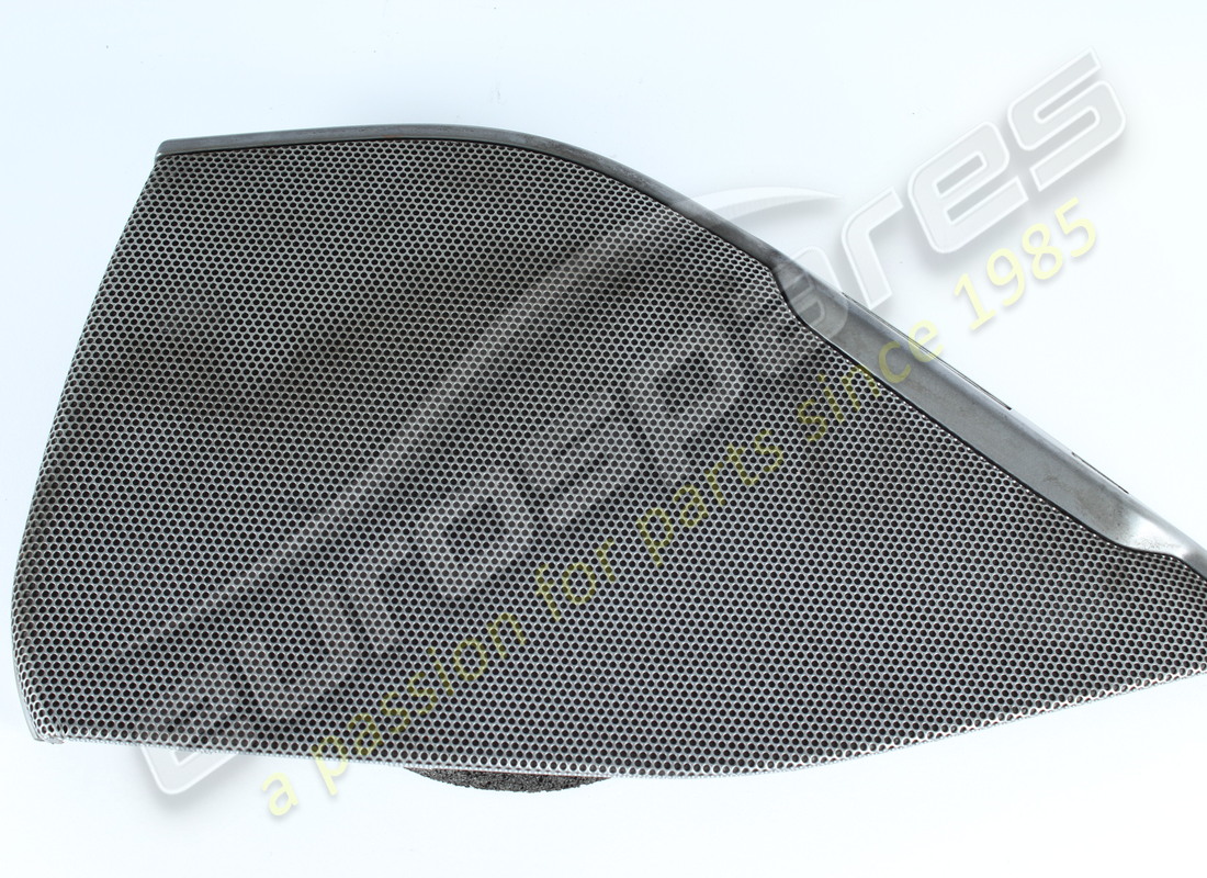 damaged ferrari rh woofer grille. part number 89357200 (2)