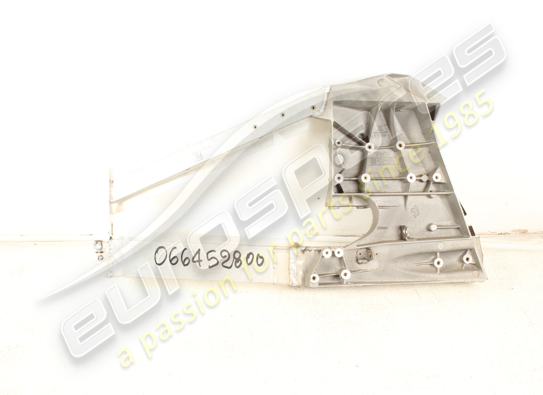 new ferrari lh front lateral sprag. part number 66452800 (2)