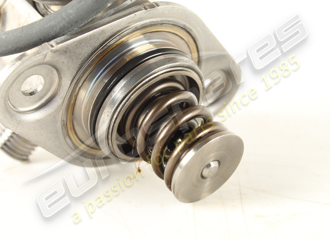 used ferrari rh fuel pump. part number 290031 (3)