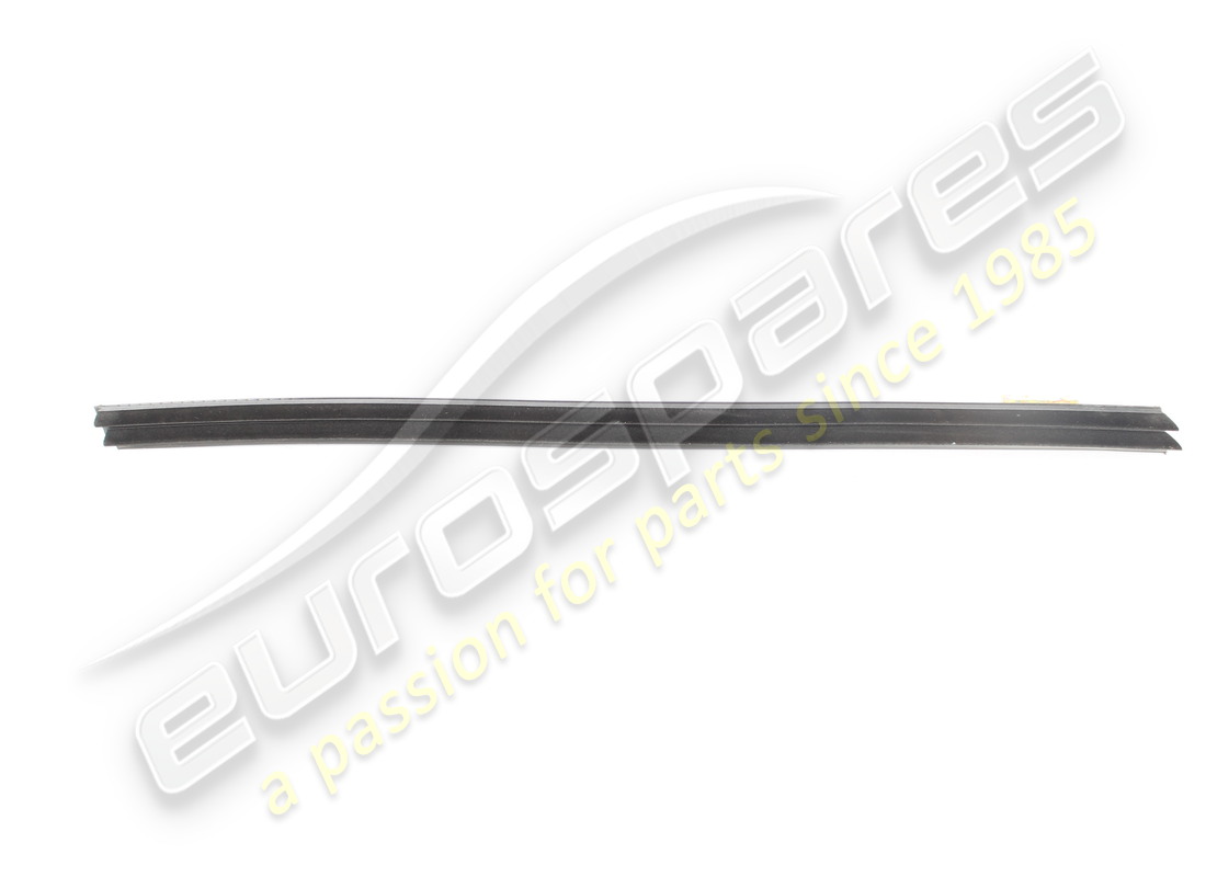 used maserati rh front outer glass scraper. part number 670308704 (1)