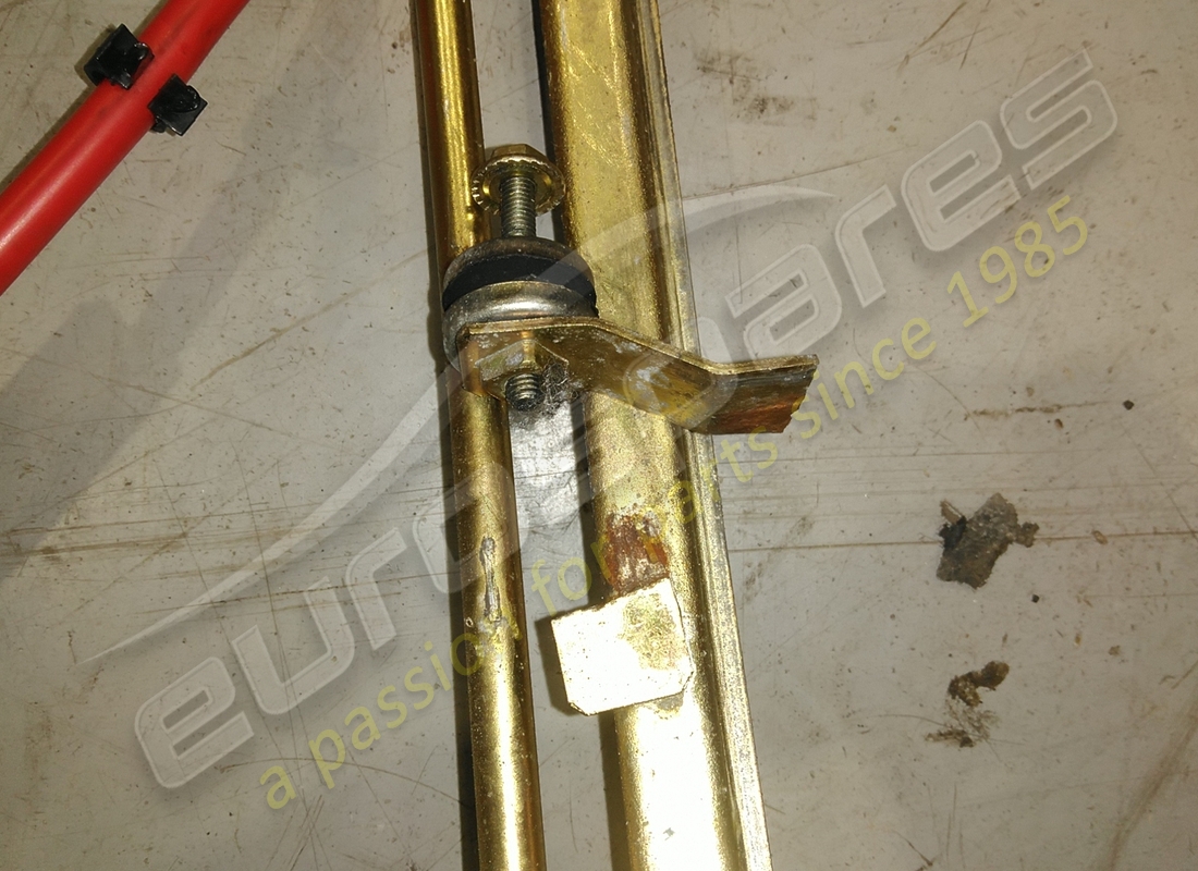 damaged ferrari rh window motor/lift assy. part number 62107200 (2)