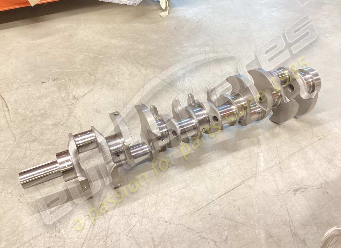 new ferrari crankshaft. part number 306666 (1)