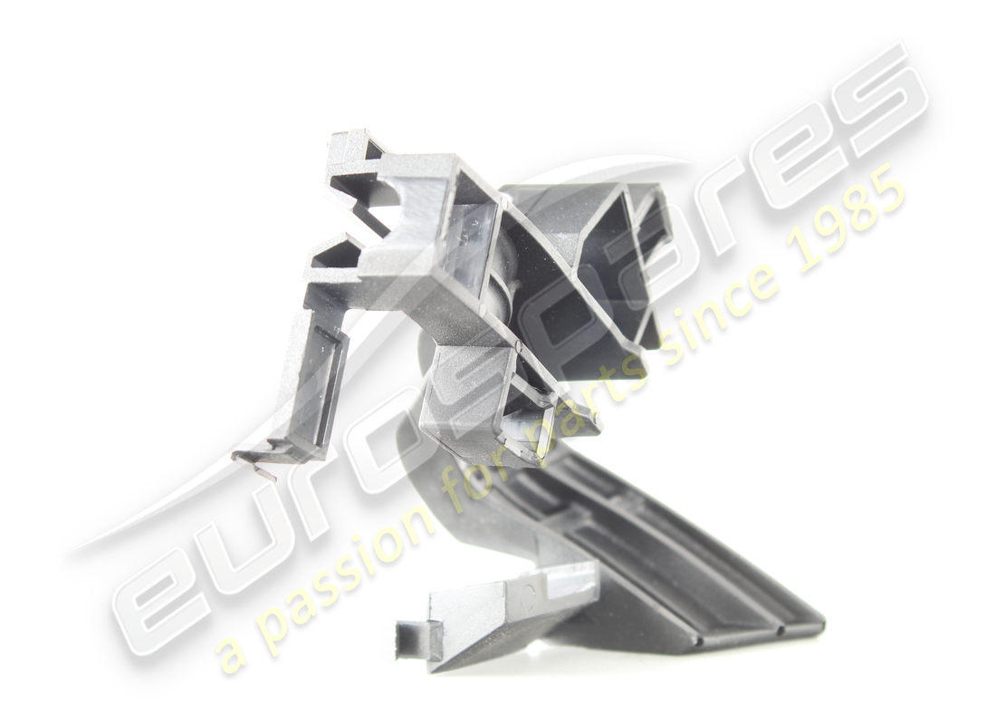 new maserati clip. part number 670007068 (2)