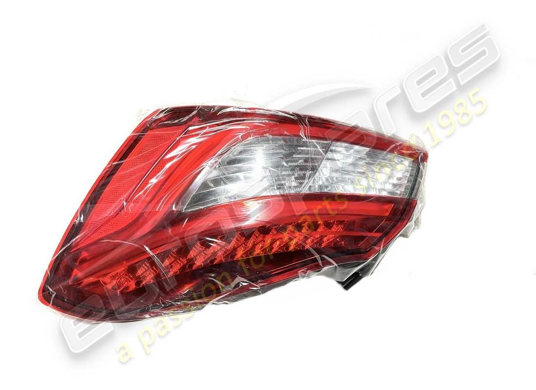NEW OEM RH REAR OUTER LIGHT . PART NUMBER 670107148 (1)