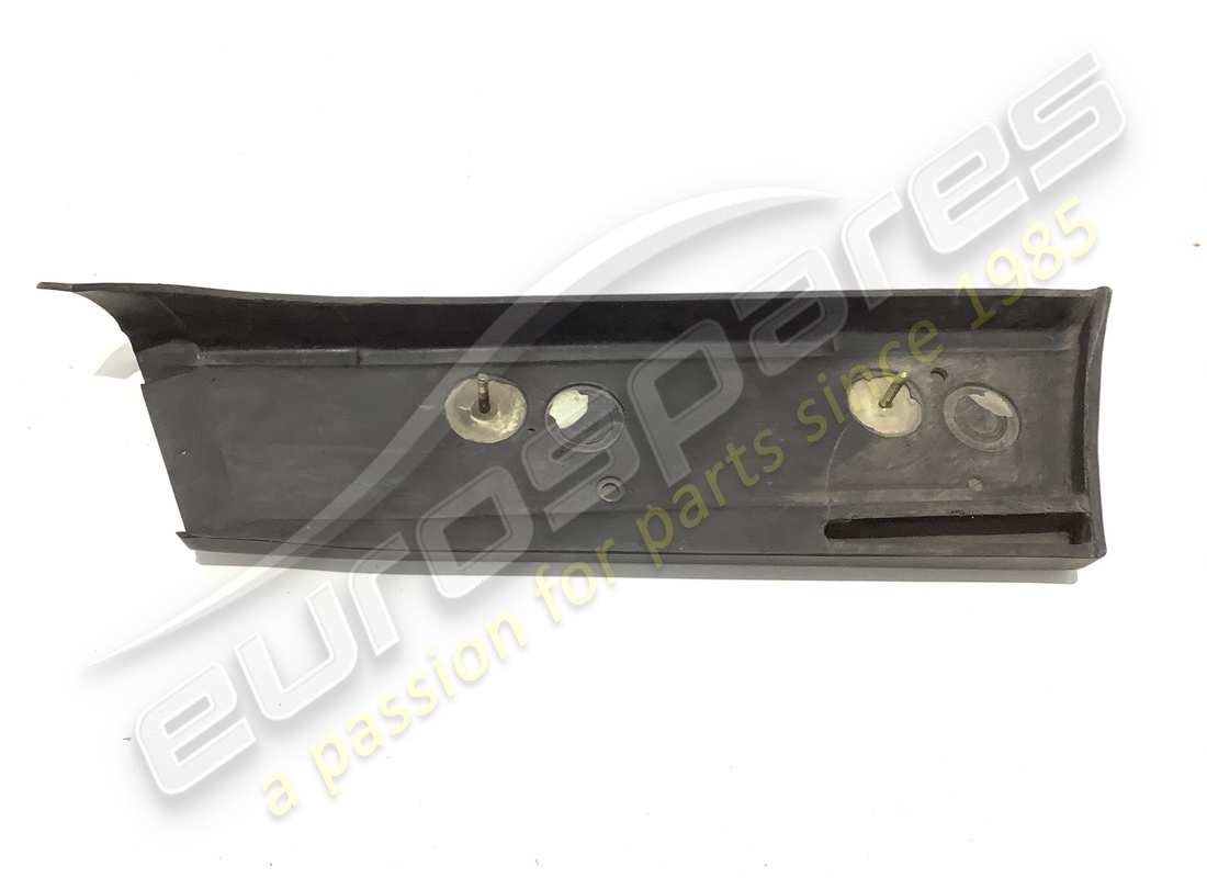 new ferrari rh front quarter bumper. part number 60573100 (2)