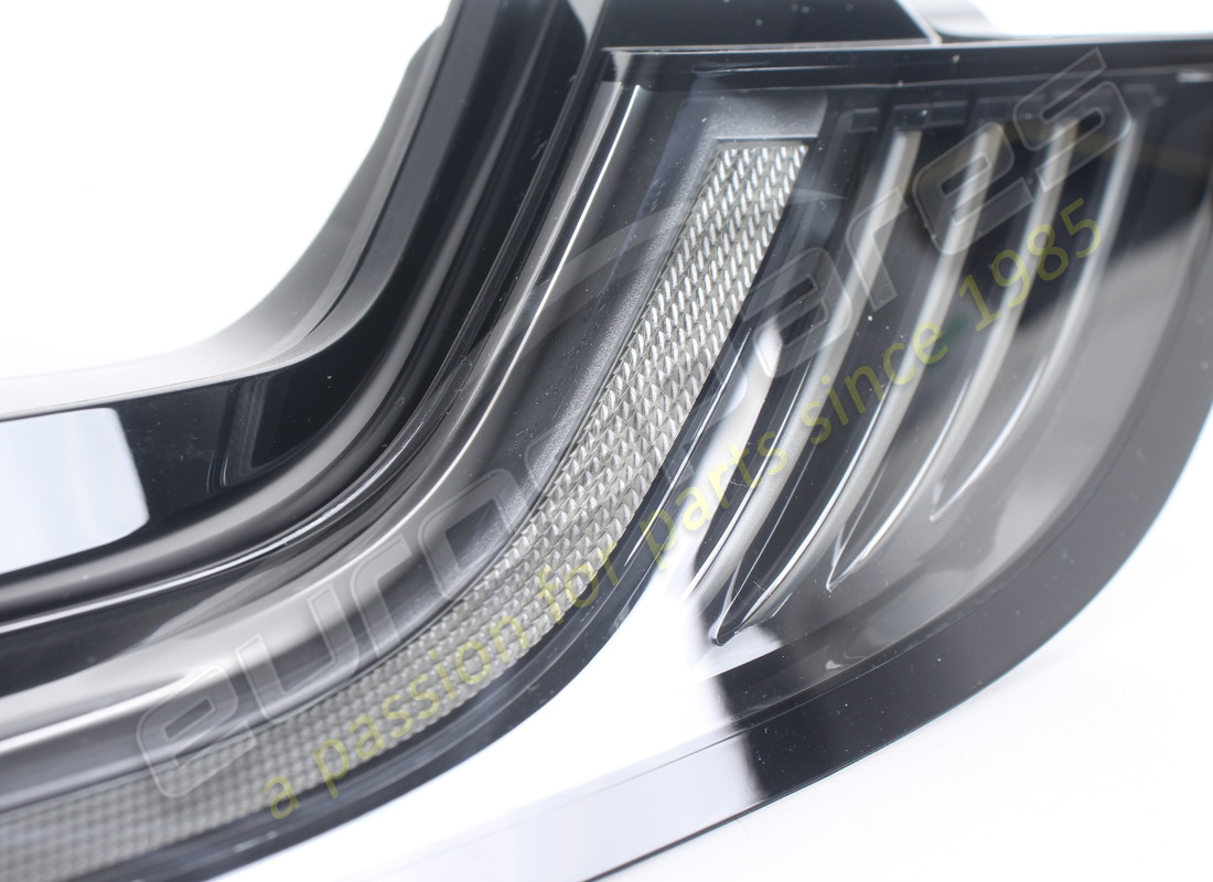 NEW PORSCHE REAR LIGHT. PART NUMBER 9P5945092B (4) new porsche rear light. part number 9p5945092b (4)