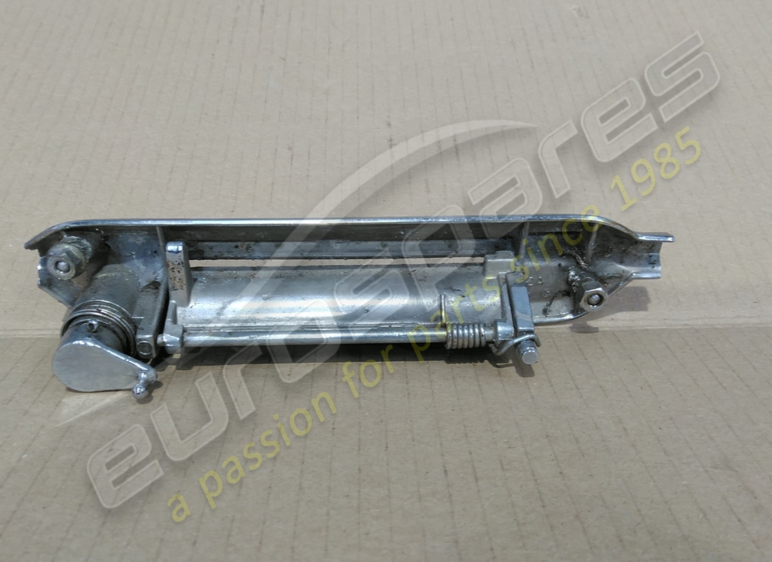 used lamborghini lh exterior door handle. part number 006754309 (2)