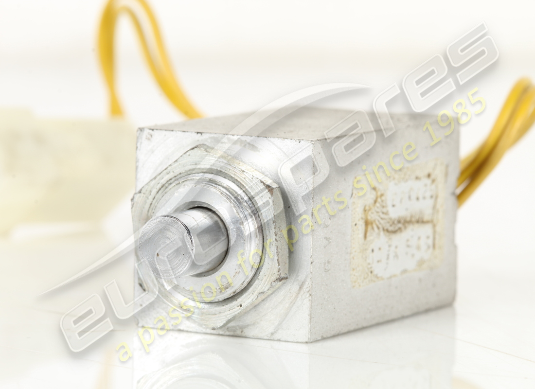 used ferrari glove box/fuel filler cap solenoid. part number 60868600 (2)